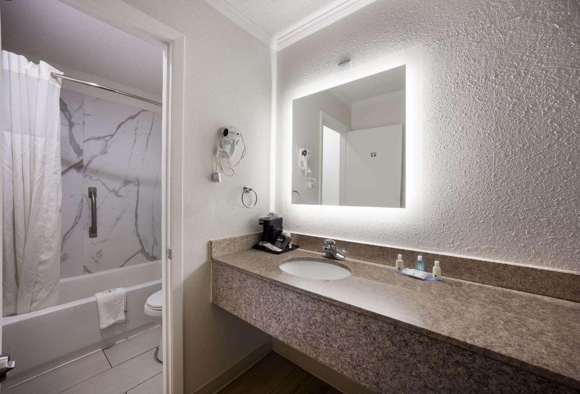 Quality Inn Tallahassee Near University Extérieur photo